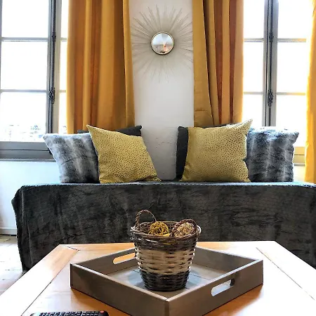 Le Baldaquin / Les Romantiques Apartment