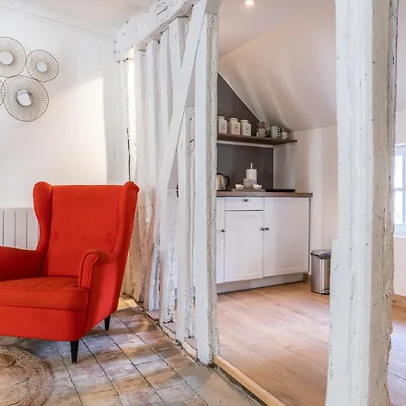Apartment Le Baldaquin / Les Romantiques