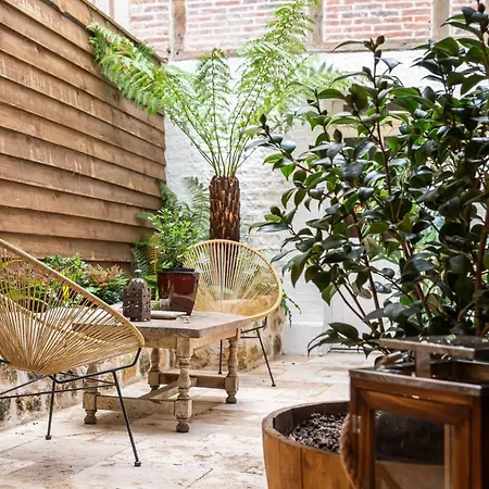 Le Baldaquin / Les Romantiques *