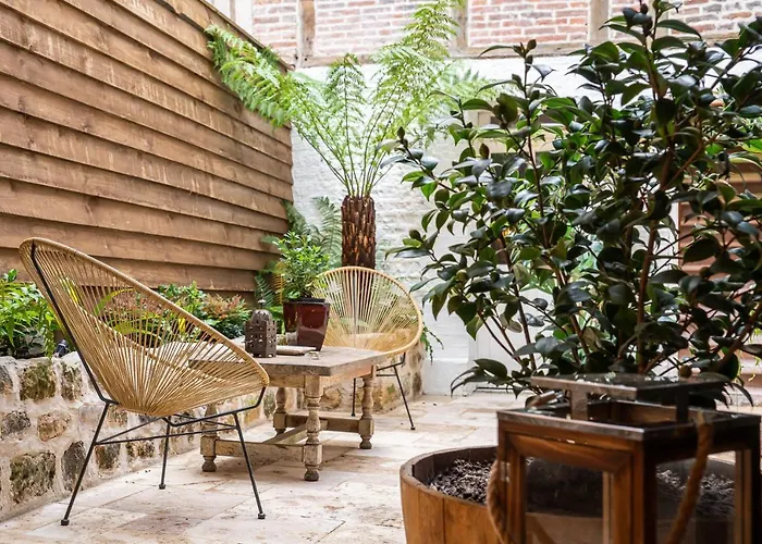 Le Baldaquin / Les Romantiques *